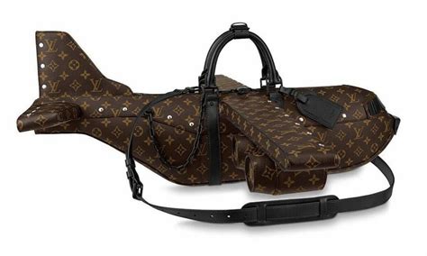 borsa aereo louis vuitton|Louis Vuitton lancia una borsa a forma di aeroplano.